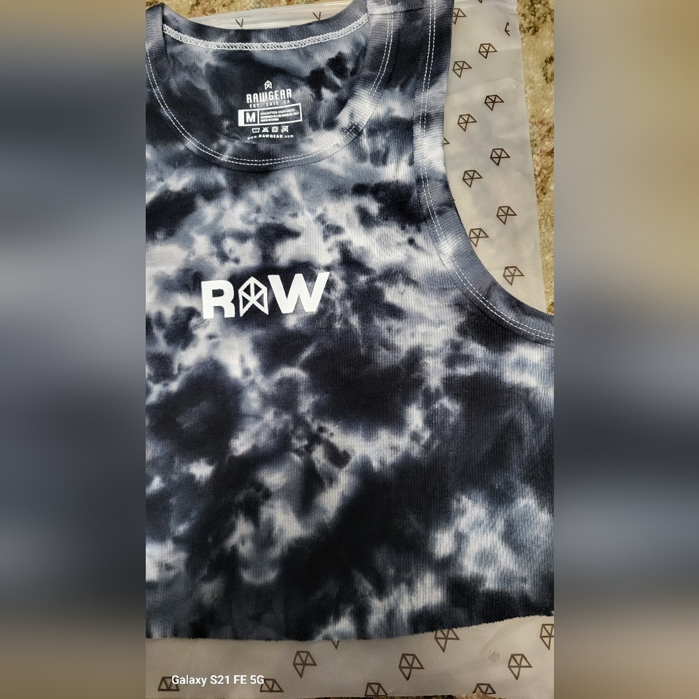 Athletic RAW GEAR PUMP PRINT CROP TOP NWT - Picture 2 of 5